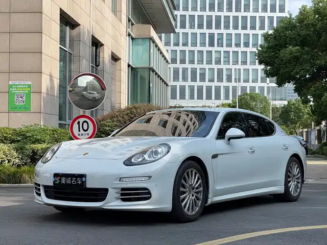 PORSCHE PANAMERA 2016