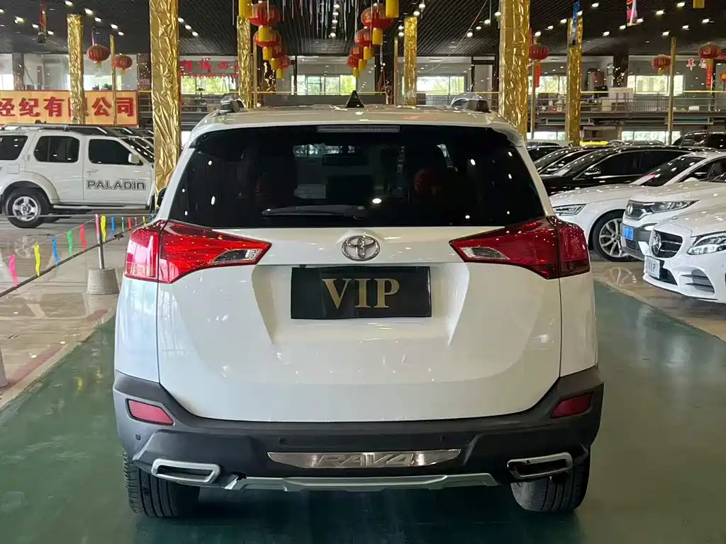 Toyota RAV4 — миниатюра 8