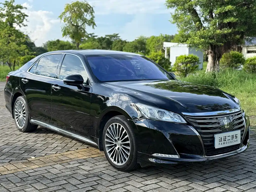 Toyota Crown — миниатюра 3