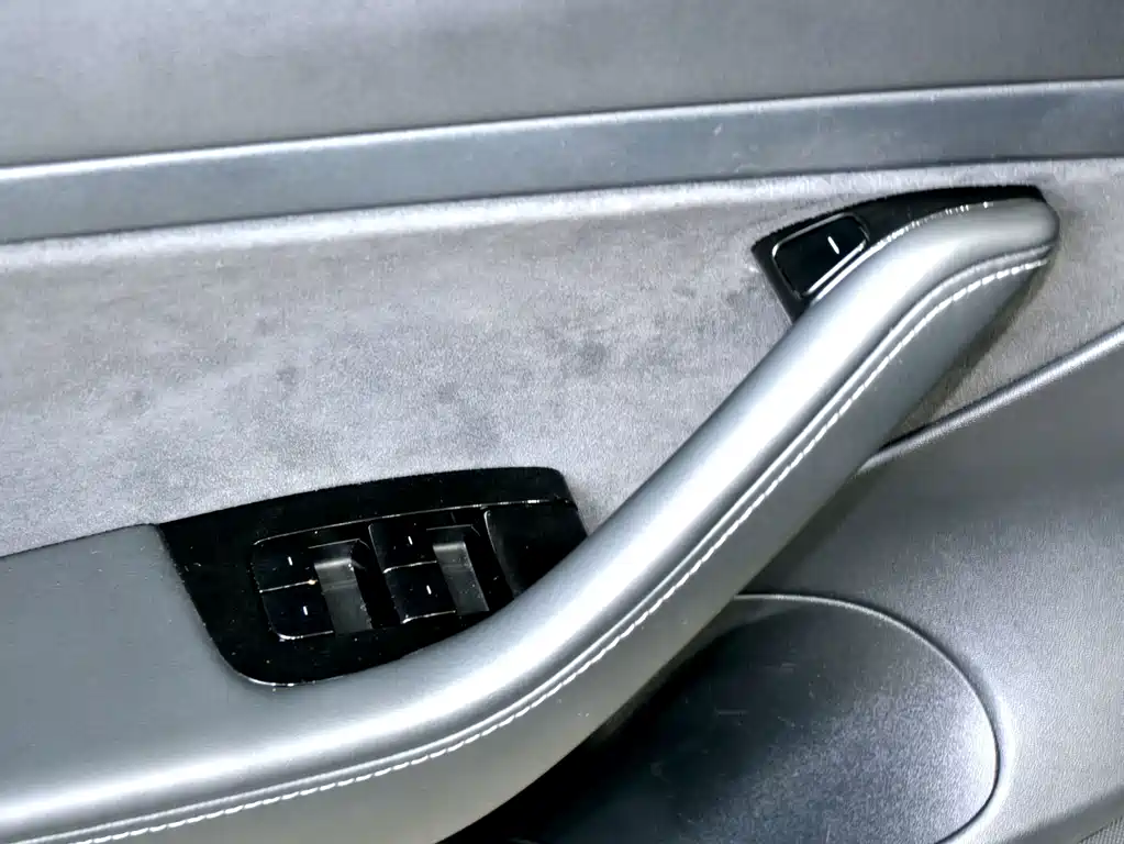Tesla Model 3 — миниатюра 17