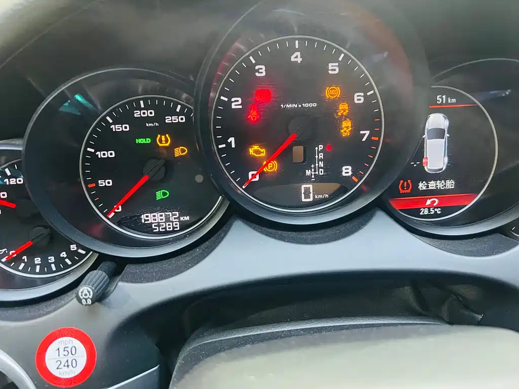 Porsche Cayenne — миниатюра 9