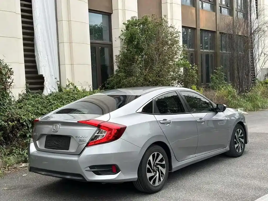 Honda Civic — миниатюра 4