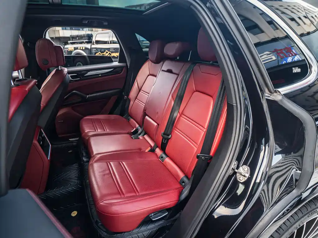 Porsche Cayenne — миниатюра 6