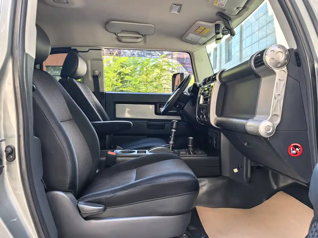Toyota FJ Cruiser — миниатюра 10