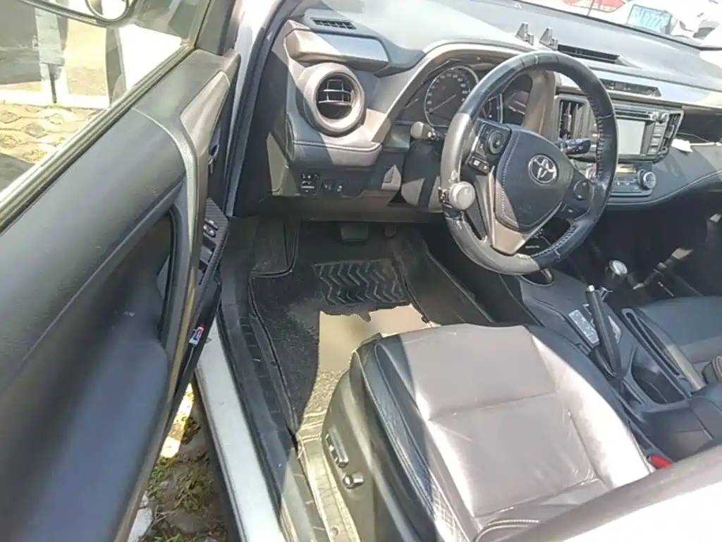 Toyota RAV4 — миниатюра 21