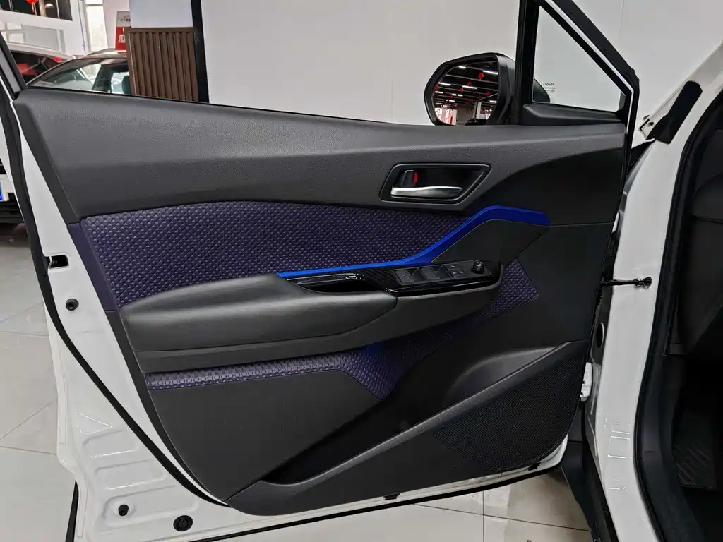 Toyota C-HR — миниатюра 8