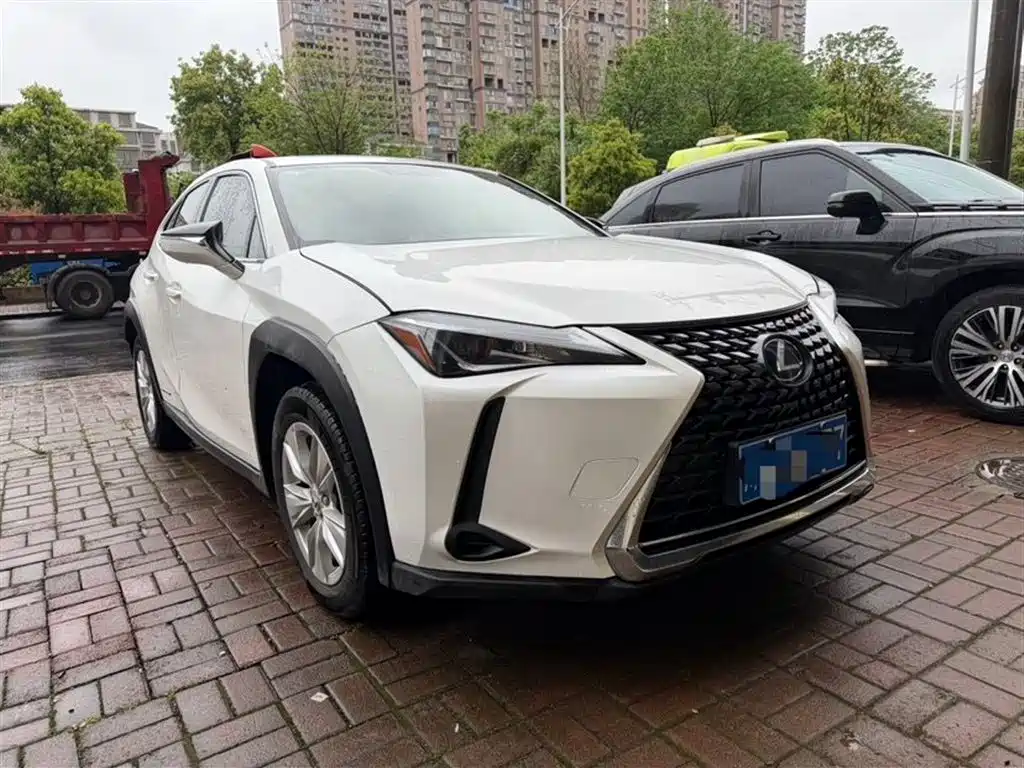 Lexus UX 2021