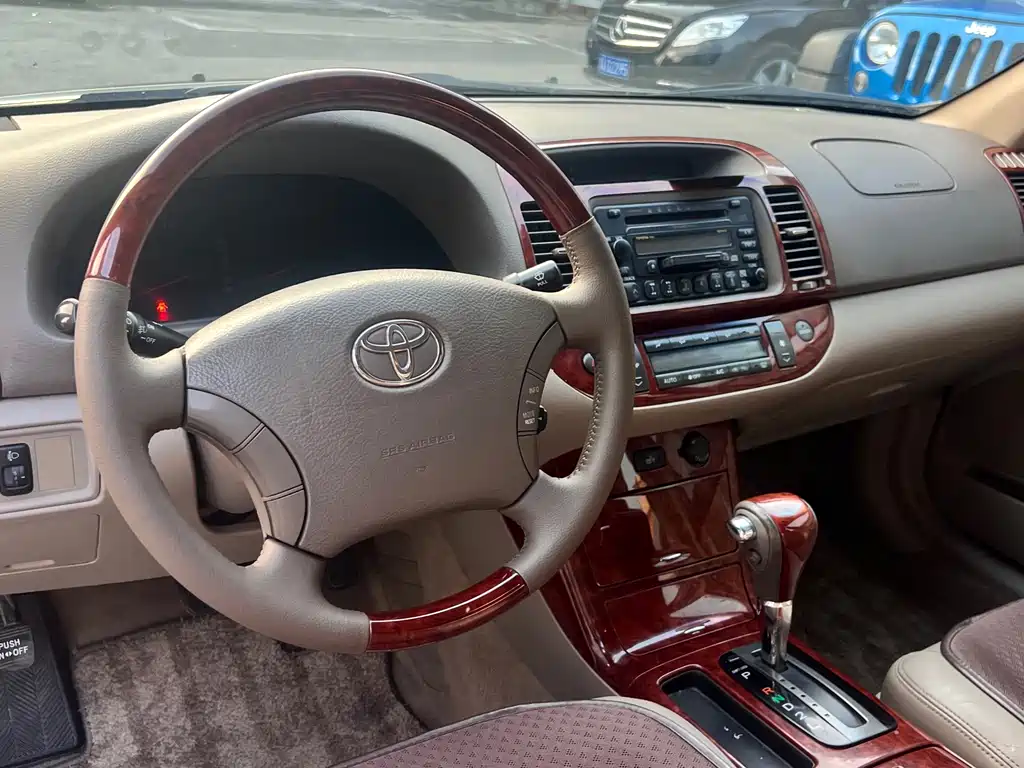 Toyota Camry — миниатюра 6