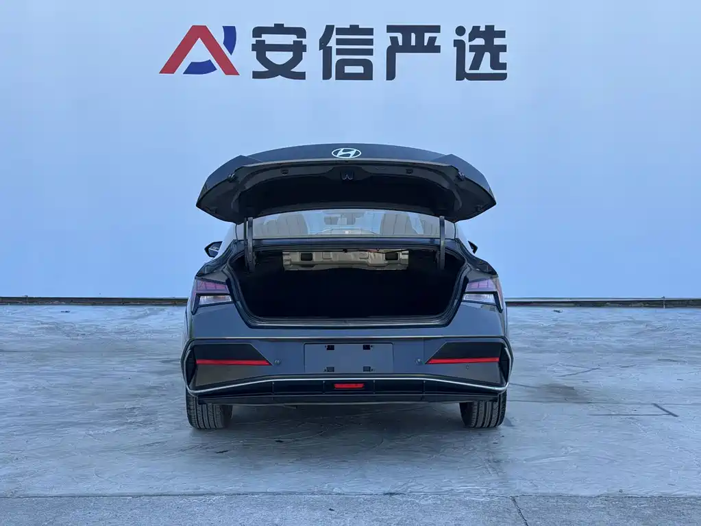 Hyundai Elantra — миниатюра 8