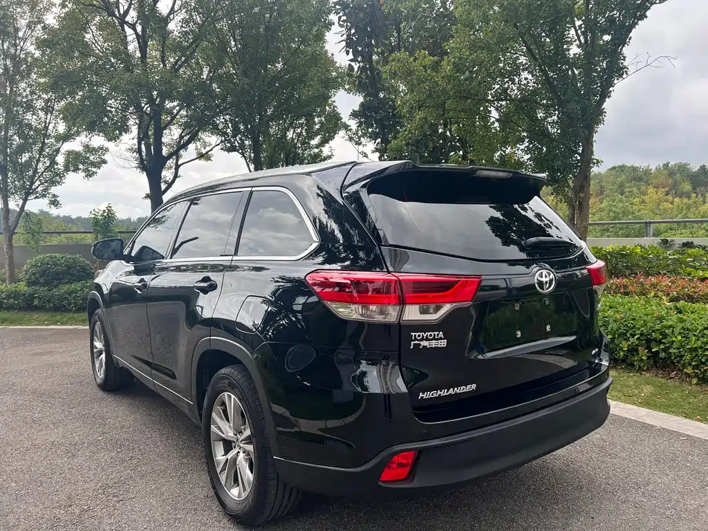 TOYOTA HIGHLANDER