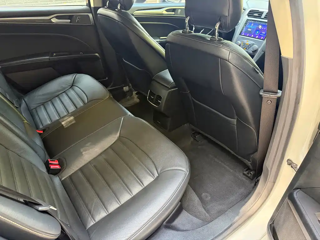Ford Mondeo — миниатюра 11
