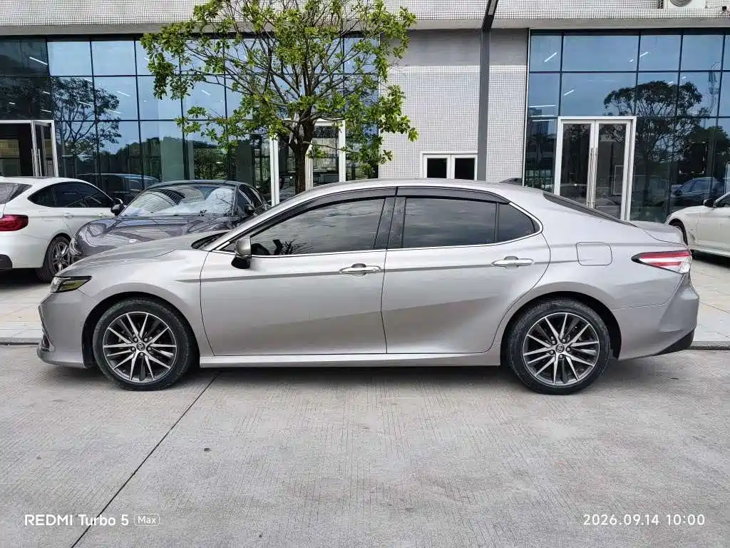 Toyota Camry — миниатюра 3