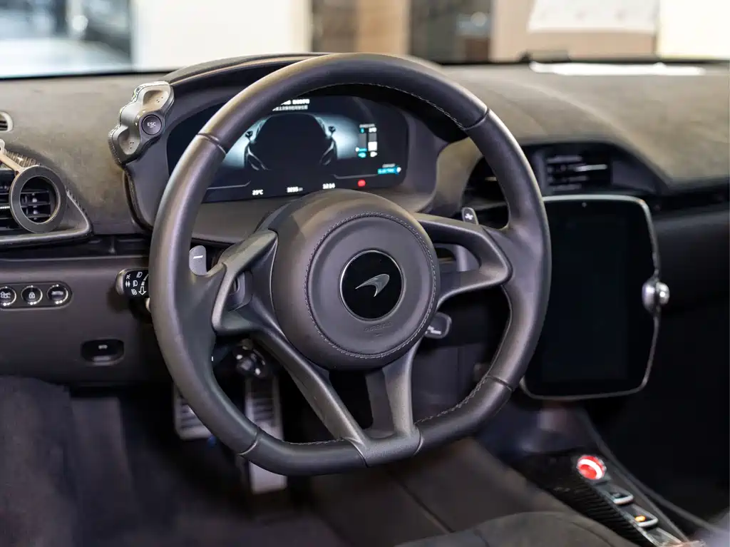McLaren Artura — миниатюра 8