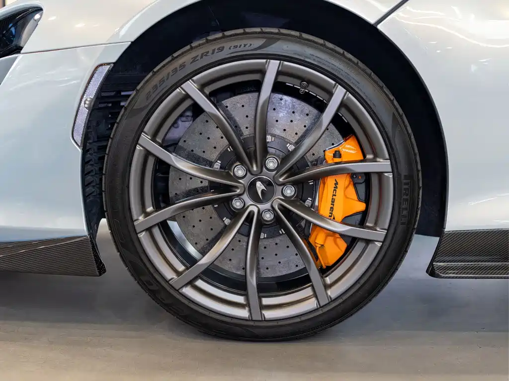 McLaren Artura — миниатюра 6