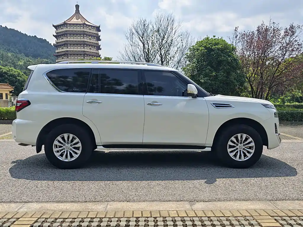 Nissan Patrol — миниатюра 5