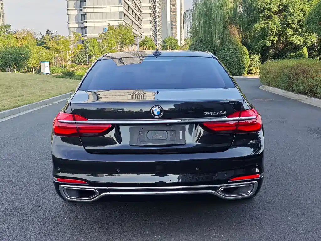 BMW 7 SERIES