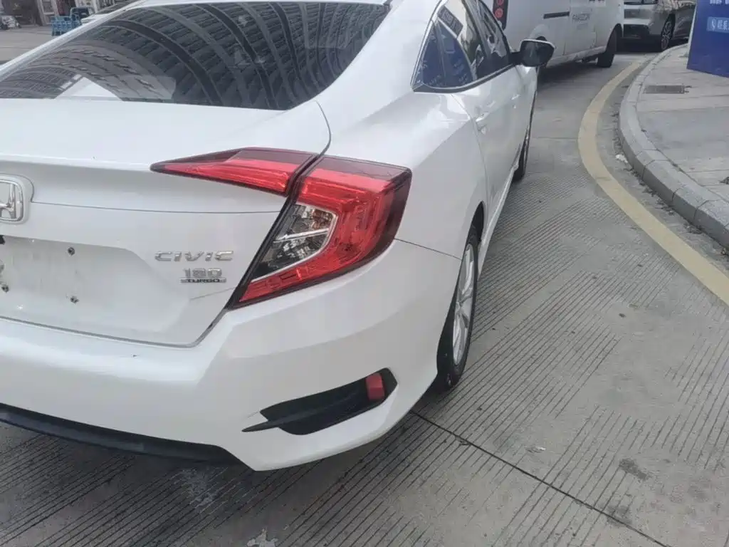 Honda Civic — миниатюра 8