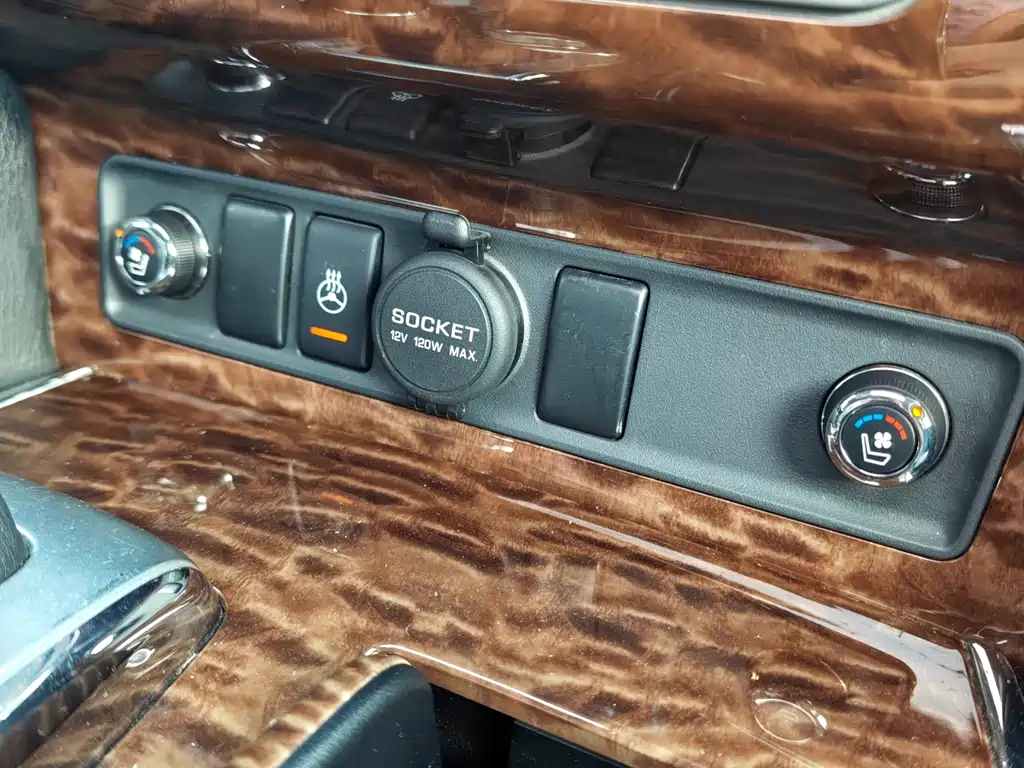 Nissan Patrol — миниатюра 9