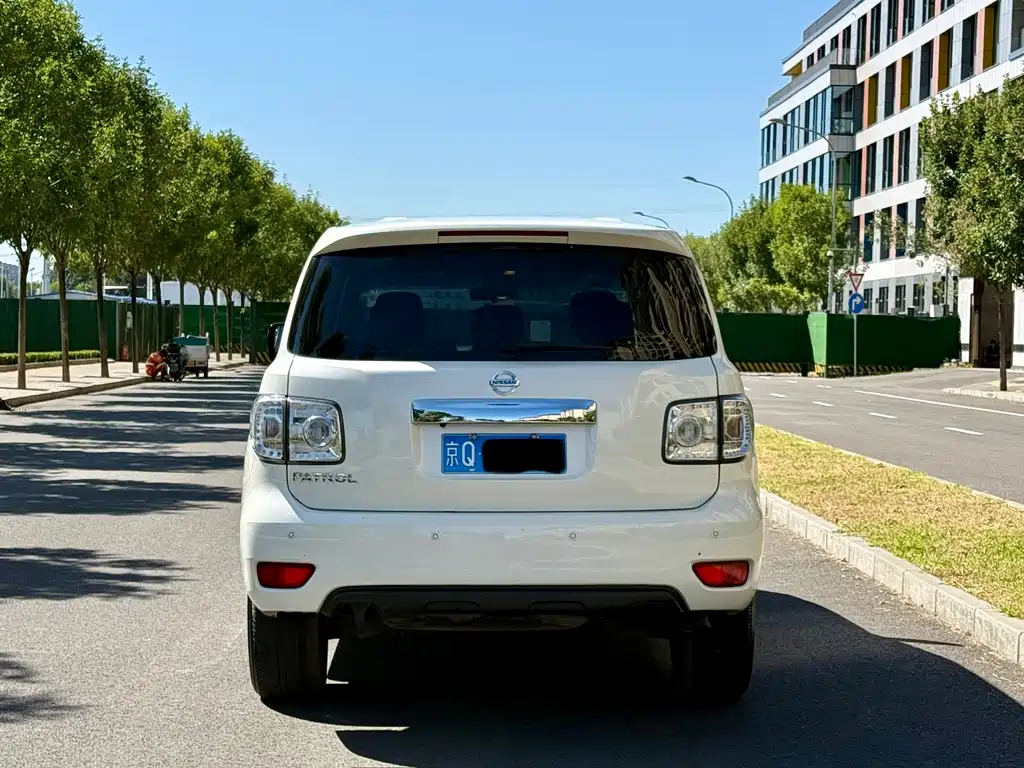 Nissan Patrol — миниатюра 6