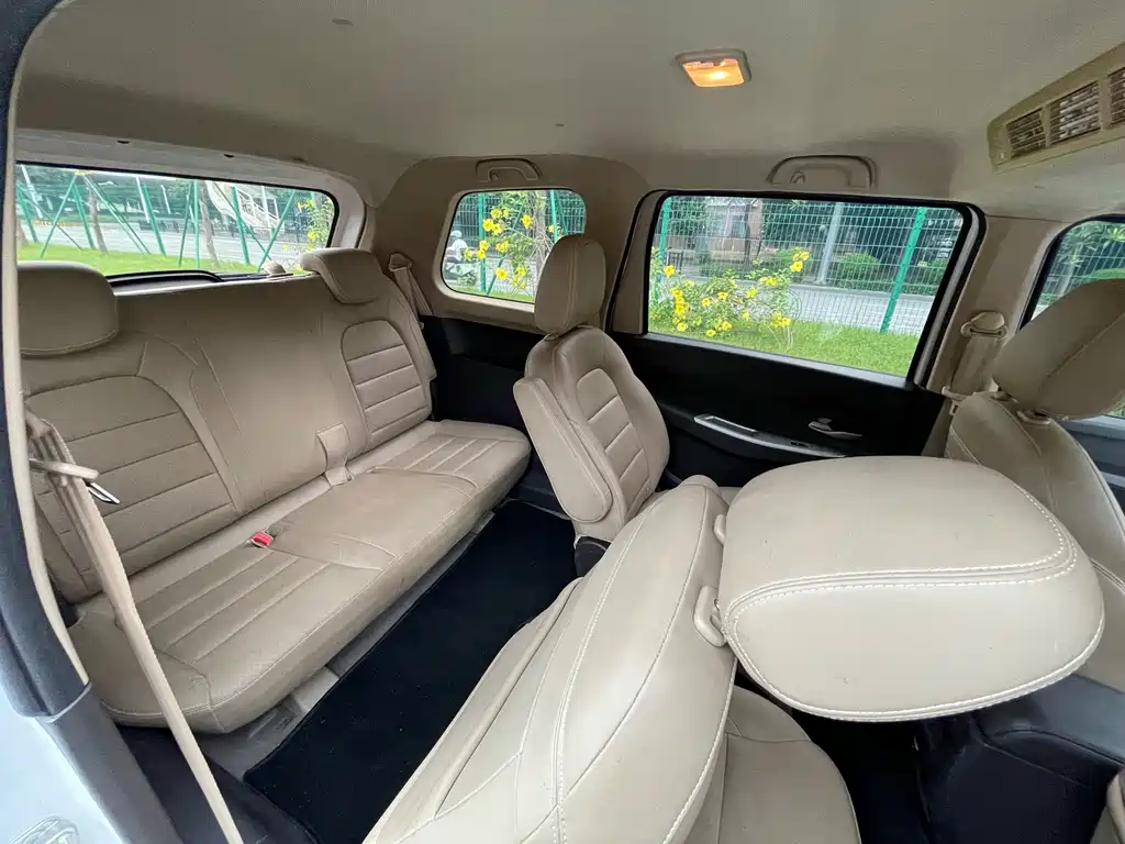 Wuling Hongguang — миниатюра 12