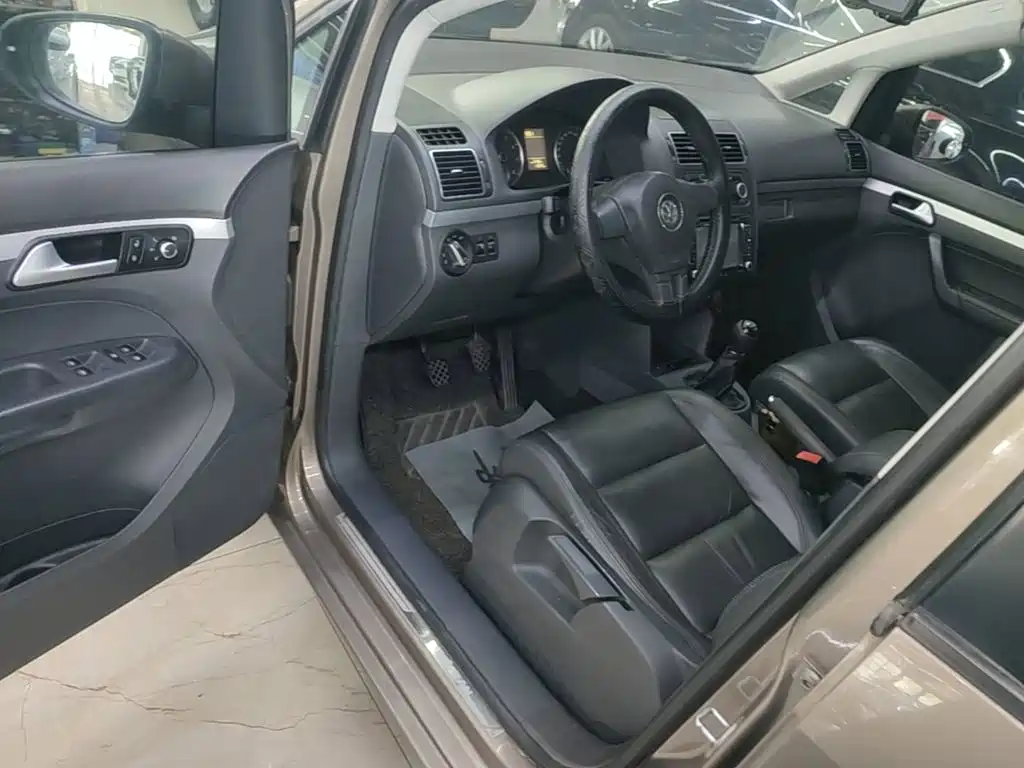 Volkswagen Touran — миниатюра 16