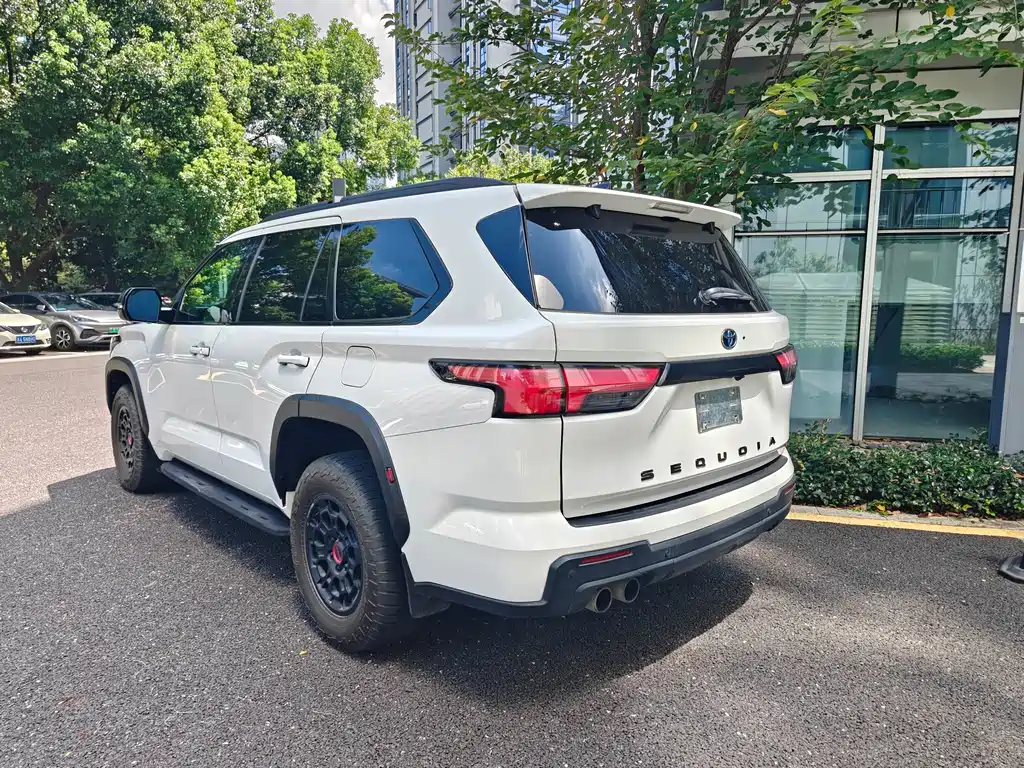 Toyota Sequoia — миниатюра 8