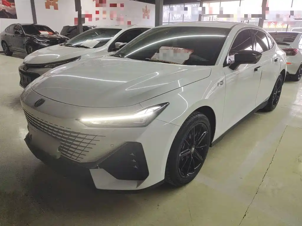 Changan UNI-V iDD 2024