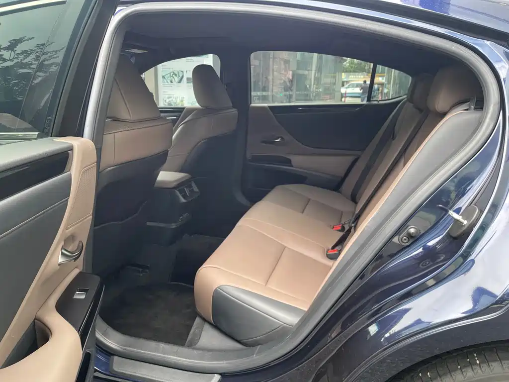 Lexus ES — миниатюра 5