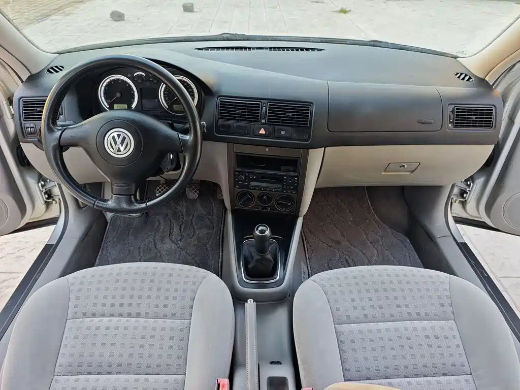 Volkswagen Golf 2004 1.6 MT Comfort