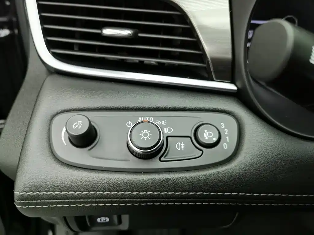 Buick LaCrosse — миниатюра 21