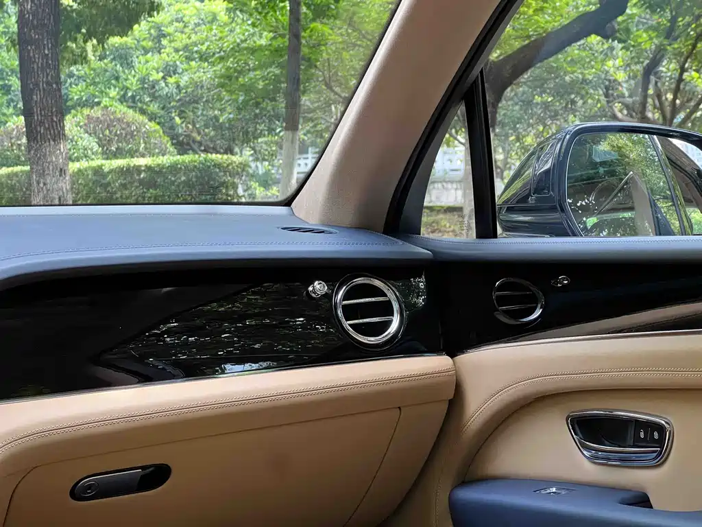 Bentley Bentayga — миниатюра 19