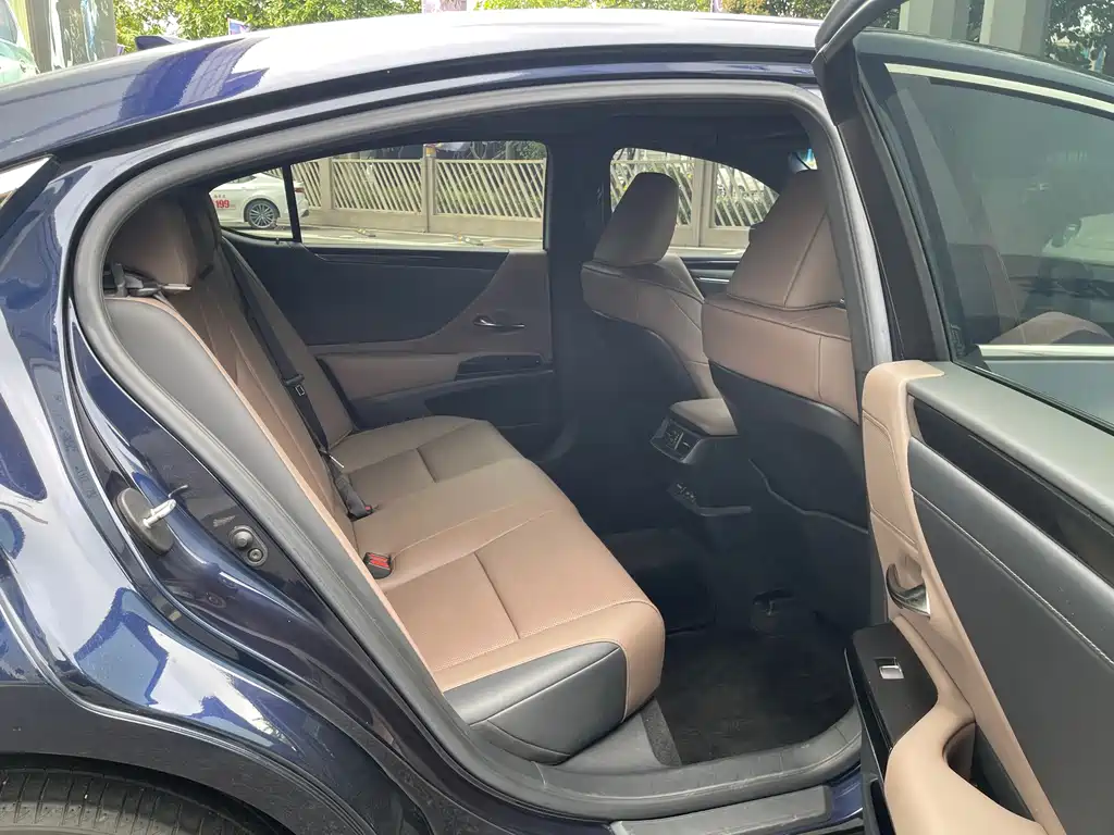 Lexus ES — миниатюра 13