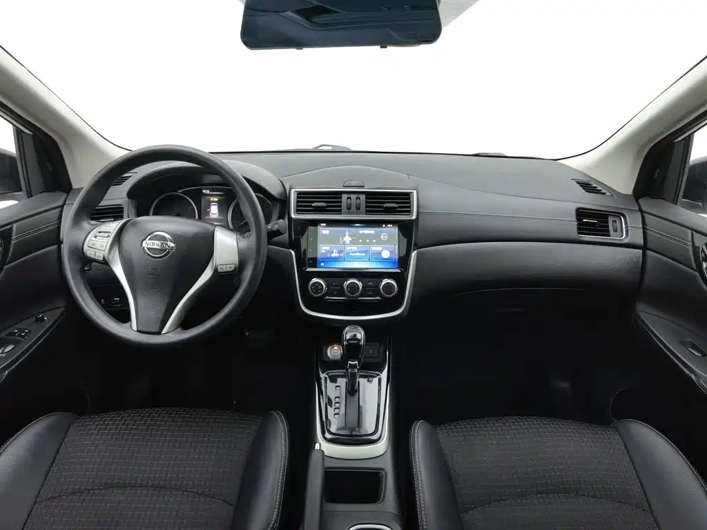 Nissan Tiida — миниатюра 5