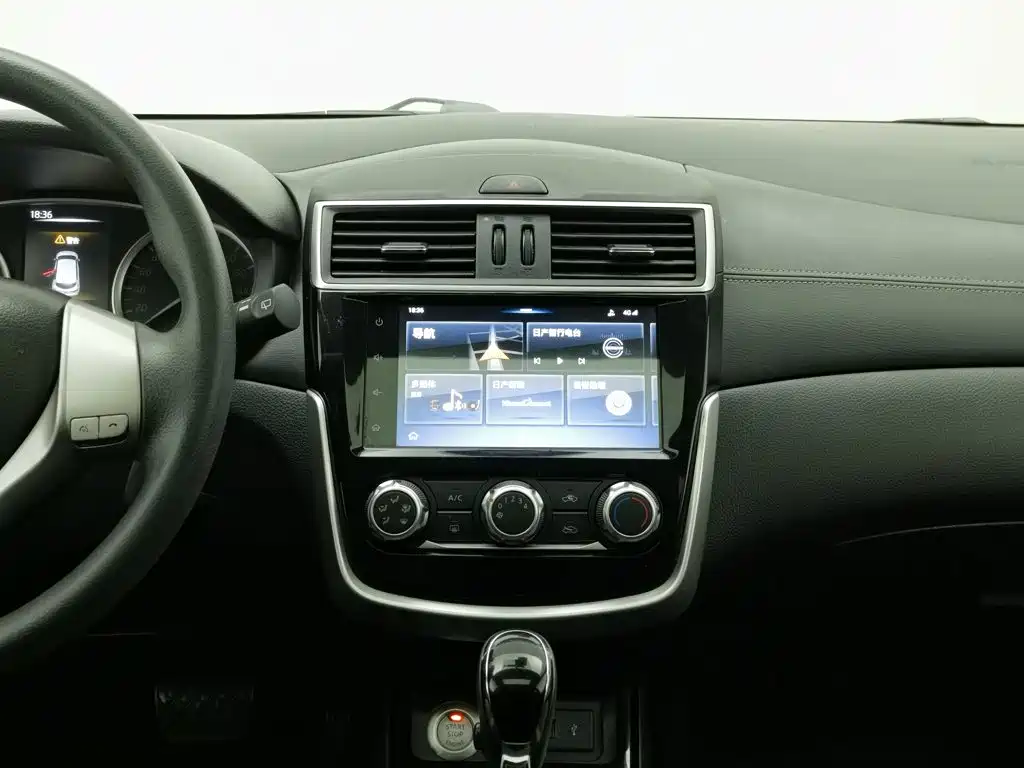 Nissan Tiida — миниатюра 12