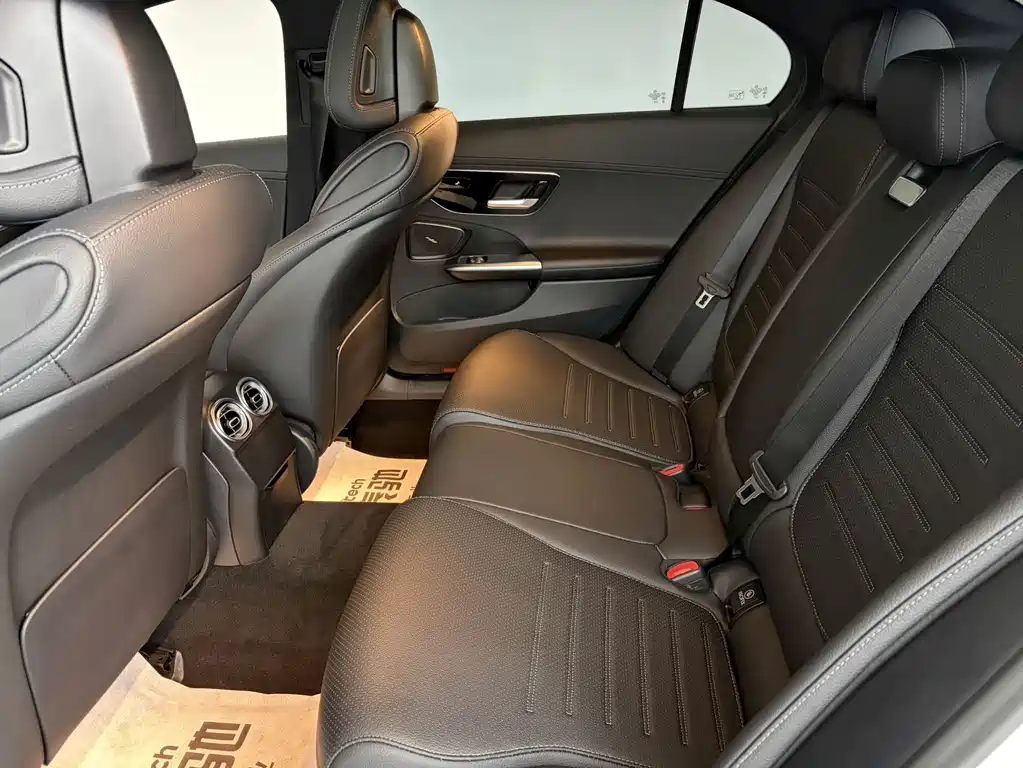 Mercedes-Benz C-Class — миниатюра 10