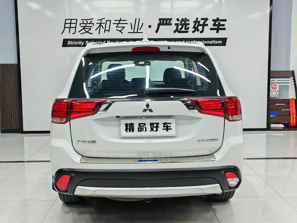 MITSUBISHI OUTLANDER