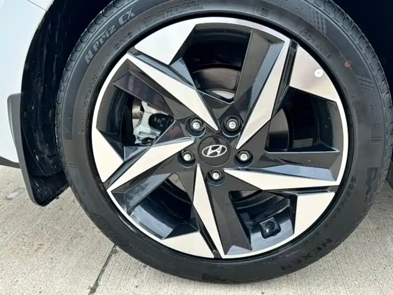 Hyundai Elantra — миниатюра 21