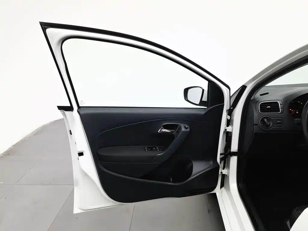 Volkswagen Polo — миниатюра 8