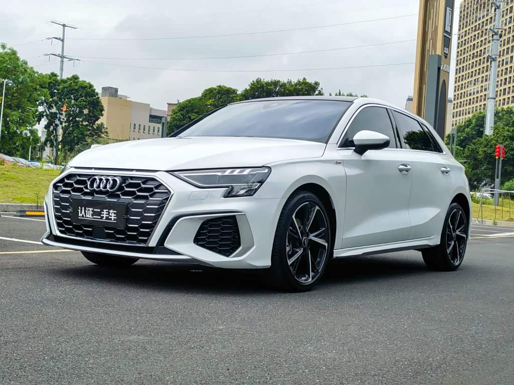 Audi A3 1.4 л 2023 г. Белый, пробег 20000 км