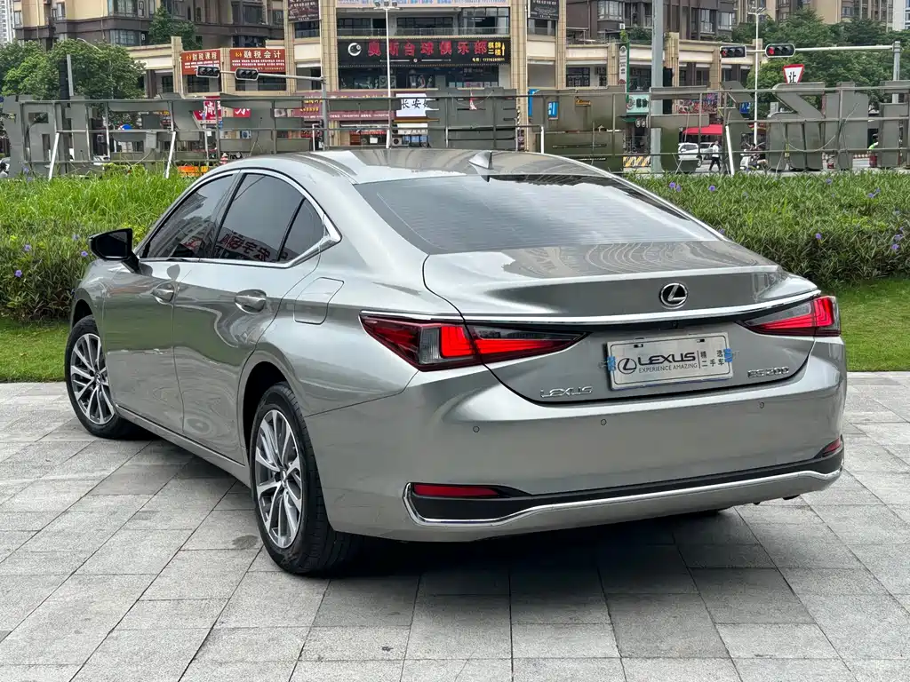 Lexus ES — миниатюра 6