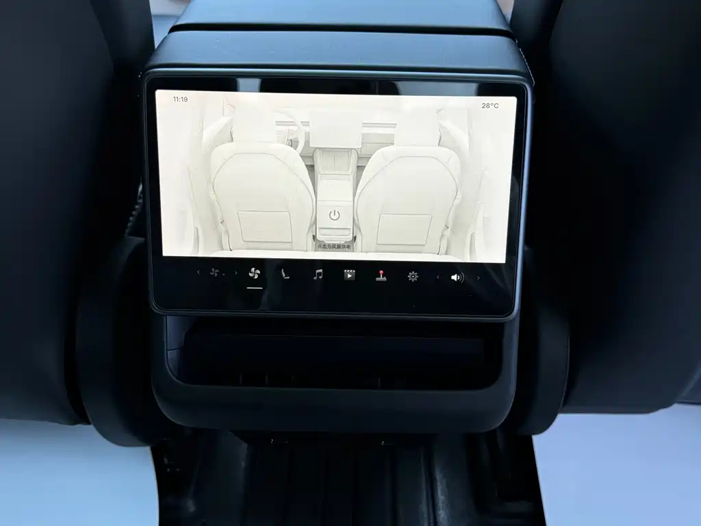 Tesla Model 3 — миниатюра 8