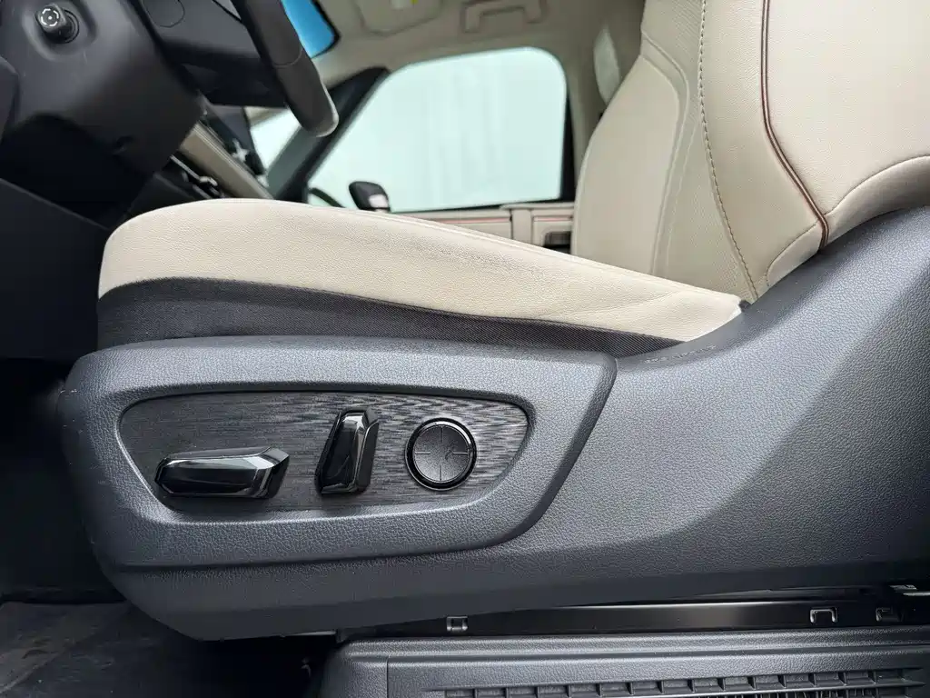Lexus LM — миниатюра 15