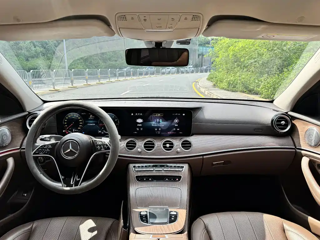 Mercedes-Benz E-Class — миниатюра 6