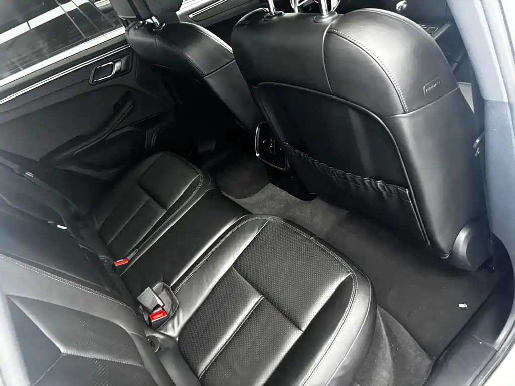 Porsche Macan — миниатюра 10