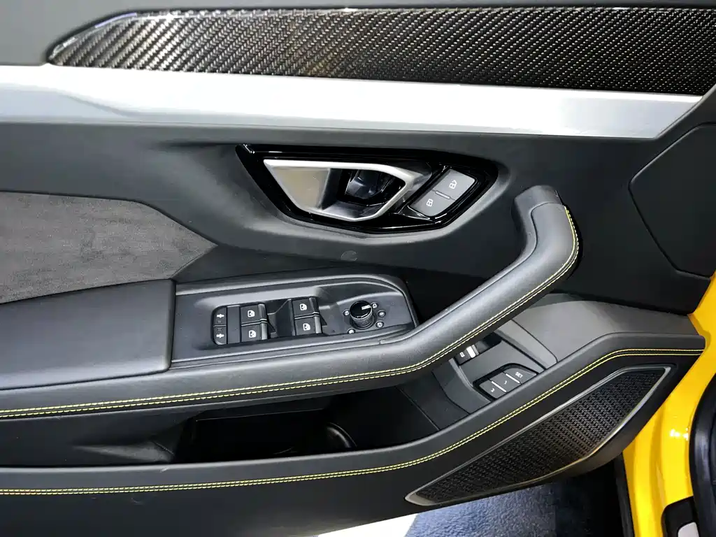 Lamborghini Urus — миниатюра 8