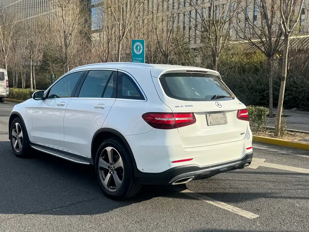 MERCEDES-BENZ GLC