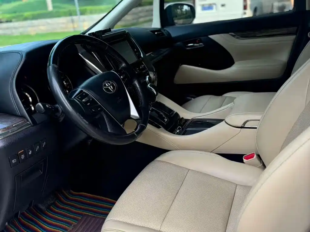 Toyota Alphard — миниатюра 4