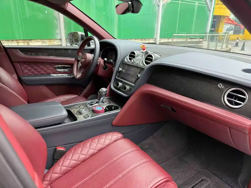 Bentley Bentayga — миниатюра 6