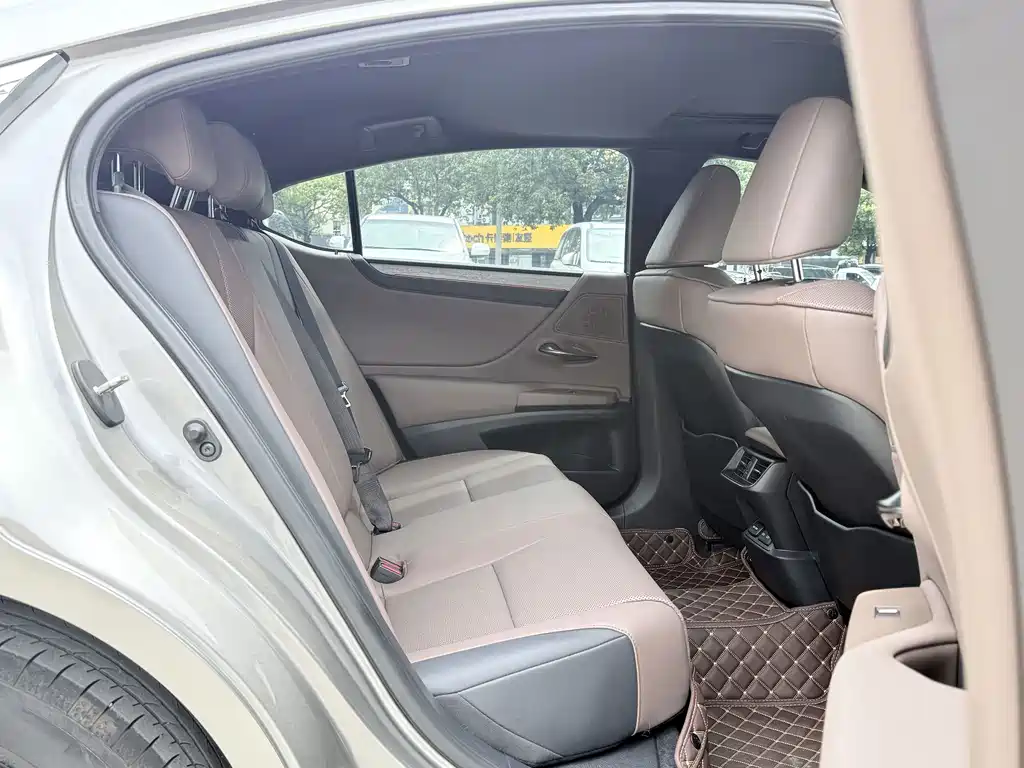 Lexus ES — миниатюра 9