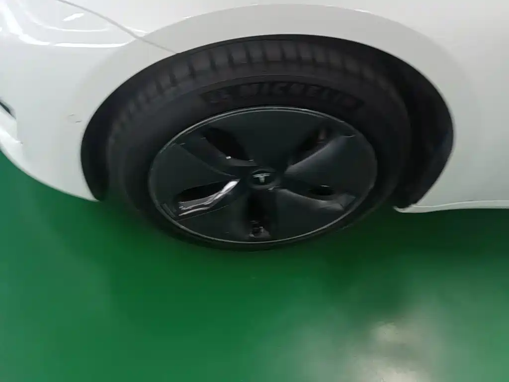 Tesla Model 3 — миниатюра 23